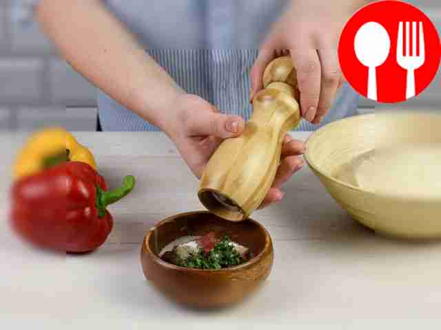 Prepare the sauce for the base. Chop the...