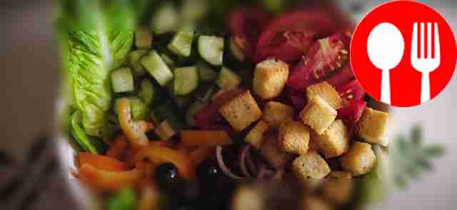 Vegetable salad with apple dressing