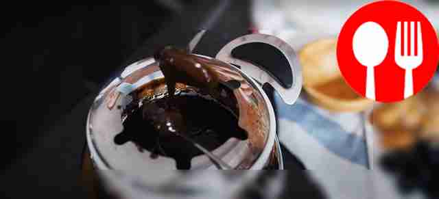 Фондю из темного шоколада со сливками