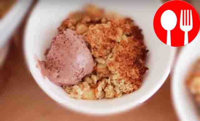 Яблочно-миндальный крамбл с овсянкой