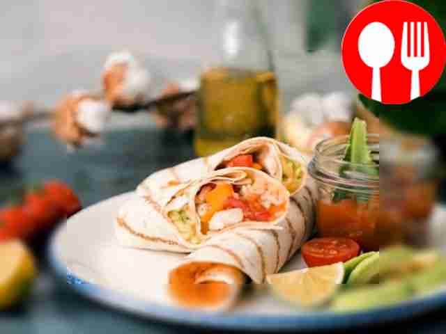 Burrito with chicken and guacamole