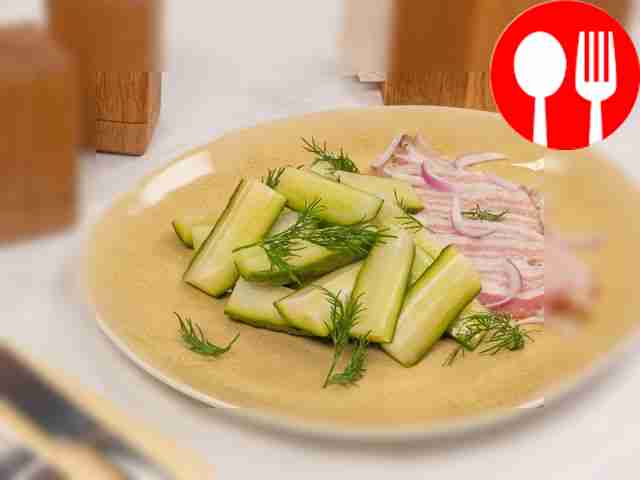 Маринованные огурцы с укропом