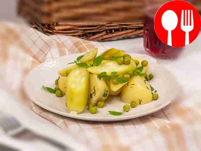 Маринованный горошек с огурцами