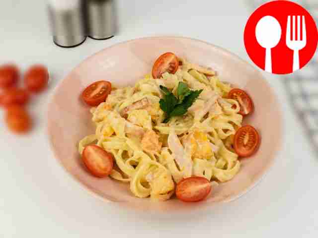 Pasta with pumpkin and ham