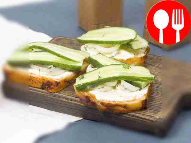 Быстрые малосольные огурцы с укропом