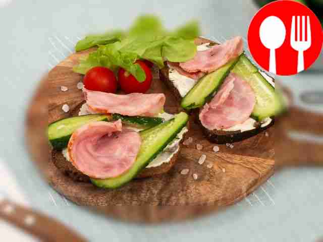 Соленые огурцы в пакете