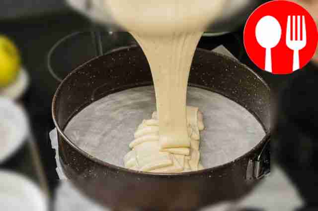 Подготовьте форму: смажьте её небольшим слоем...