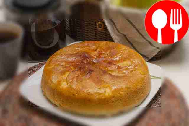 Простая шарлотка на сковороде Simple charlotte in a frying pan