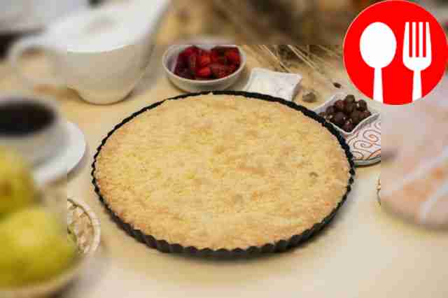 Шарлотка без яблок с песочным верхом Charlotte without apples with sandy top