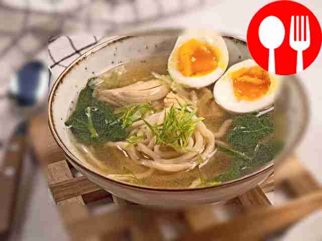 Рамен с острым перцем и зеленью