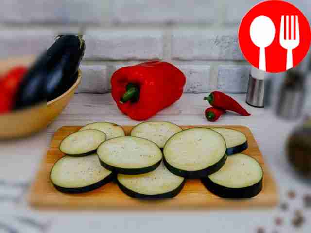 Cut the eggplants into slices.