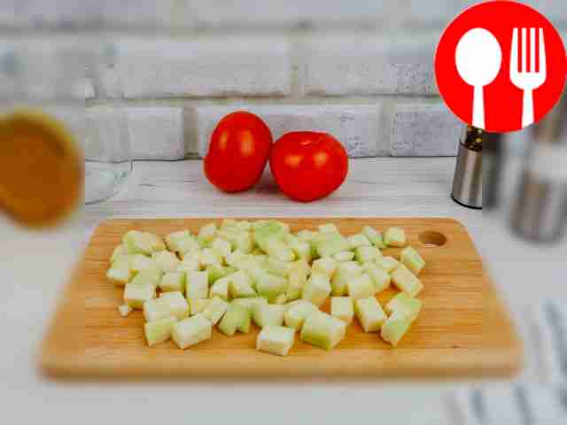 Cut the zucchini into small cubes.