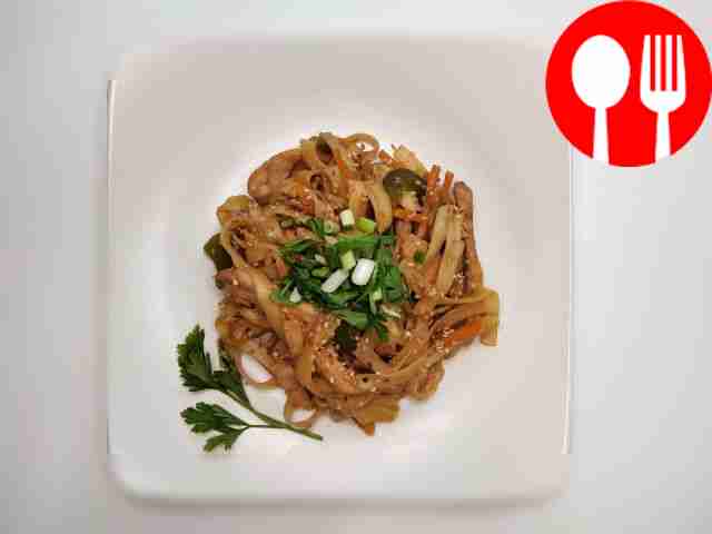 Классический удон со свежими овощами