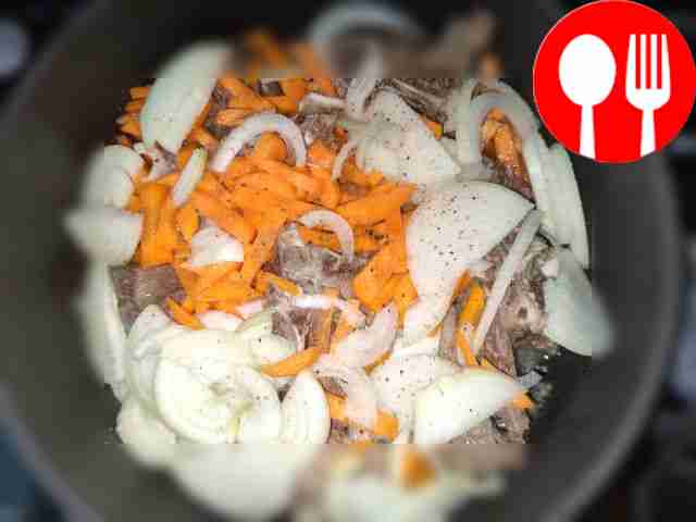 Cut the onion into half rings, the carrots...