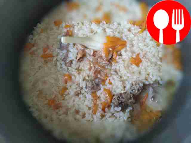 Simmer until the rice is ready over low heat...