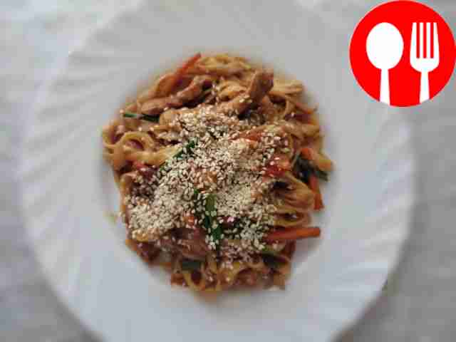 Острая лапша удон с курицей в соусе «Терияки»