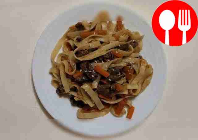 Нежные куриные сердечки с лапшой удон