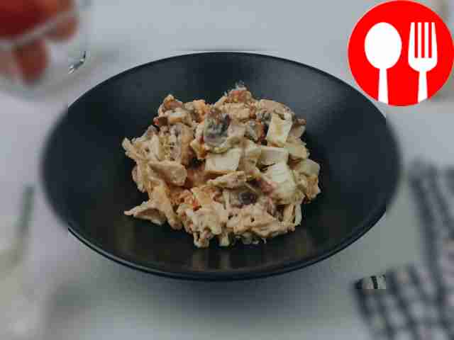 Салат с шампиньонами и куриной грудкой Salad with champignons and chicken breast