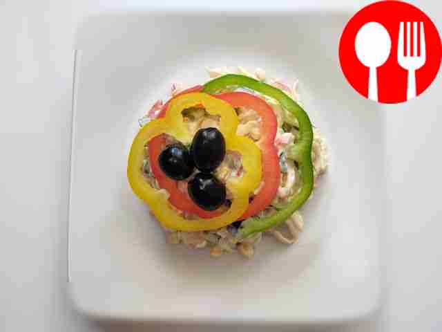 Салат из кальмаров с сыром и креветками