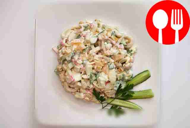 Оригинальный крабовый салат с кальмарами и болгарским перцем