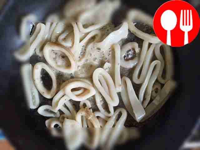 Fry the squid. Heat vegetable oil and butter...