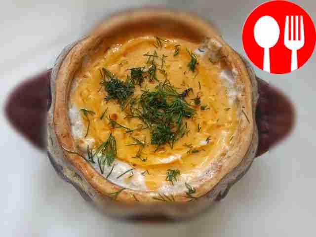 Кальмар под сырной шапкой в горшочке