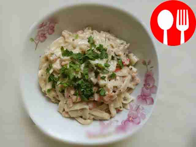 Лапша удон с креветками в пикантном сливочном соусе