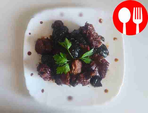 Juicy lamb with prunes