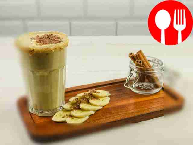 Banana-raisin milkshake