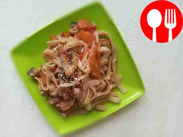 Пикантная лапша удон с грибами