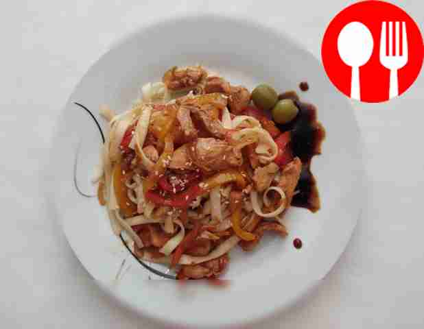 Аппетитная лапша удон с курицей в мультиварке