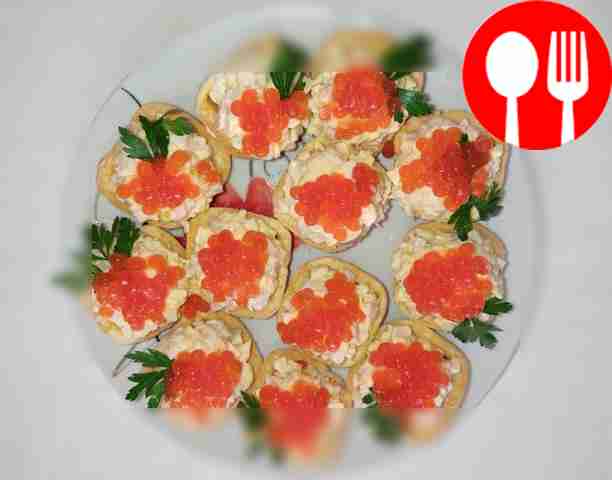 Tartlets with squid and red caviar