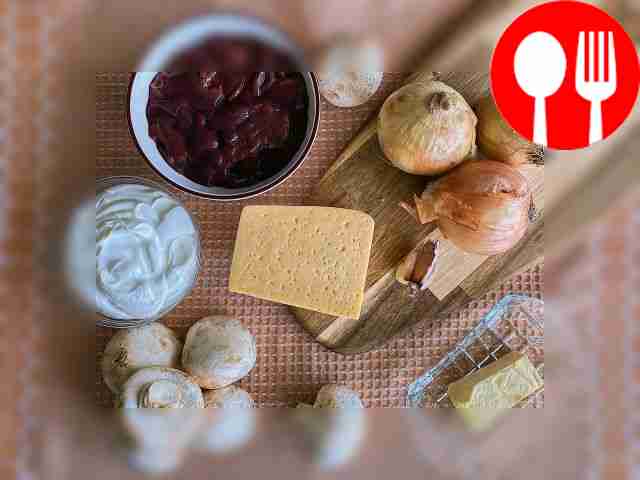 Peel the onion, garlic and liver from the...