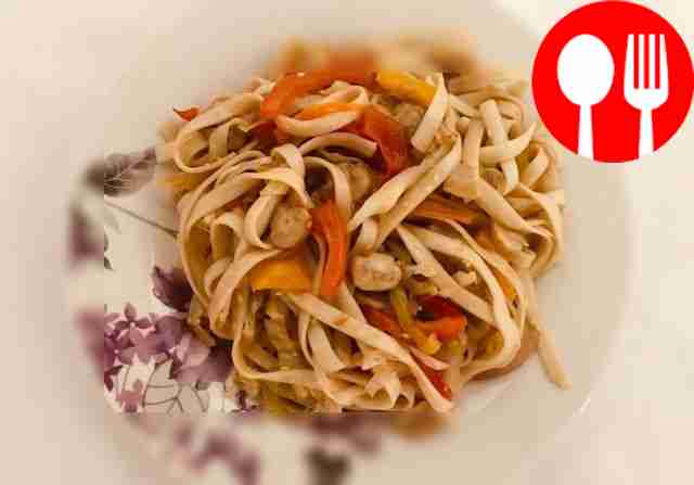 Juicy wok with mushrooms and bell peppers