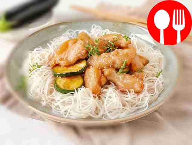 Низкокалорийный вок с курицей и кабачками