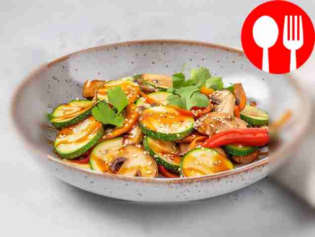 Диетический вок с овощами и грибами на ужин