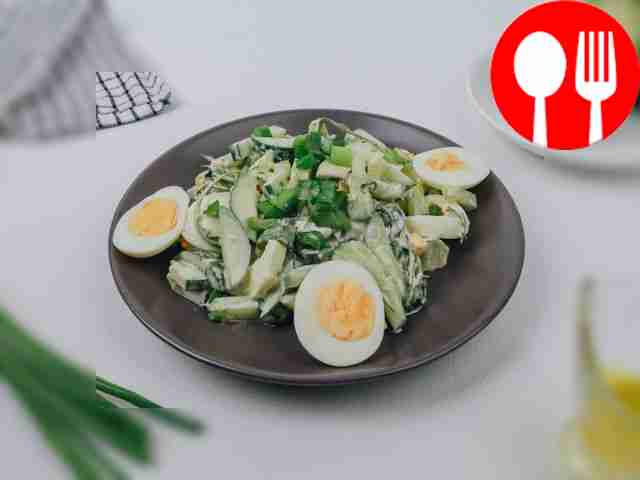 Салат с авокадо и огурцом