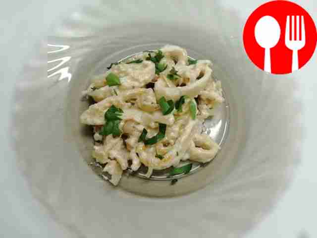 Rich stewed squid in sour cream