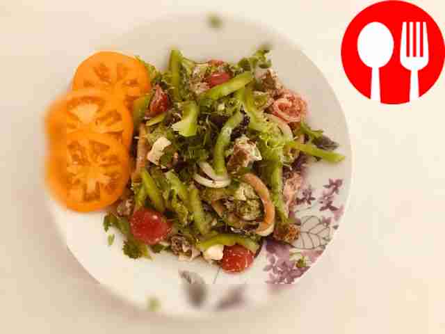 Hearty squid salad with tomatoes