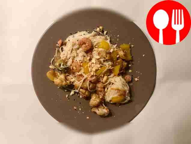 Нежный вок с рисовой лапшой