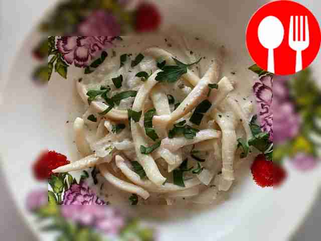 Нежный кальмар в сливочном соусе