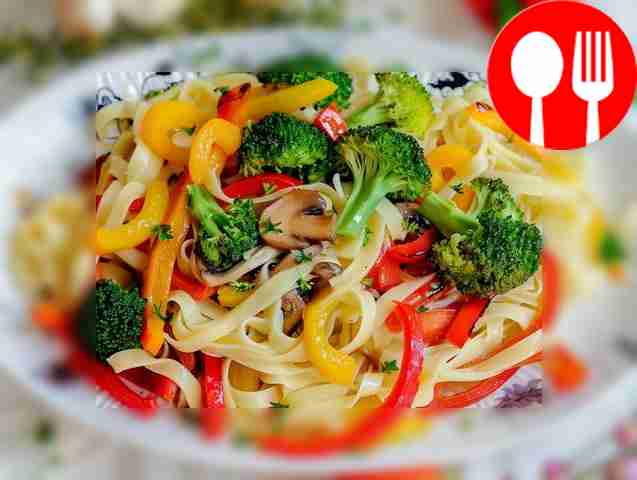 Легкая лапша с овощами и соевым соусом