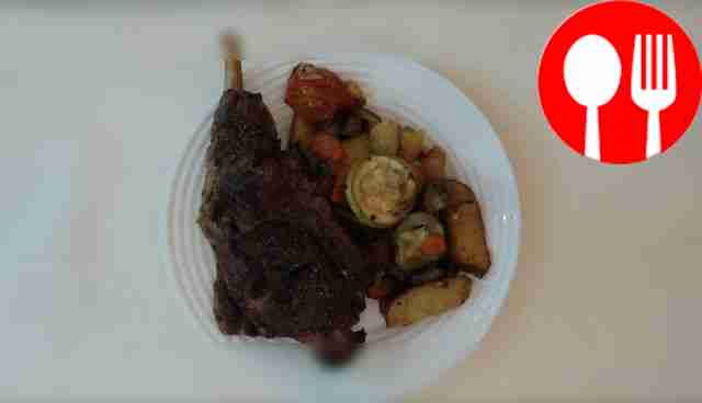 Баранина с картофелем и овощами в духовом шкафу