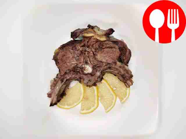 Lamb with kiwi in the oven