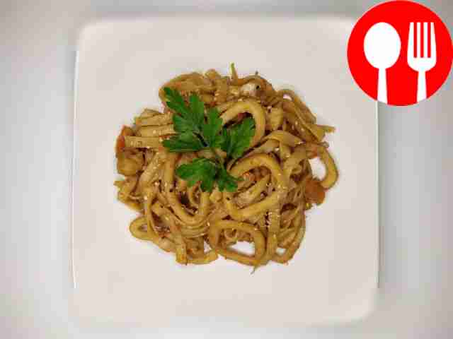 Simple udon noodles with squid and cauliflower