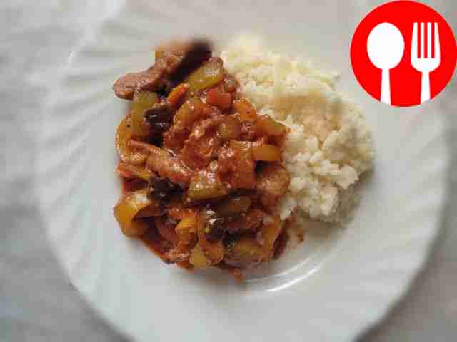 Свинина с овощами в кисло-сладком соусе на вок