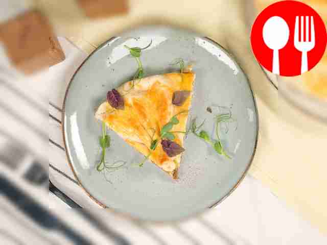 Before serving, let the liver and potato pie...