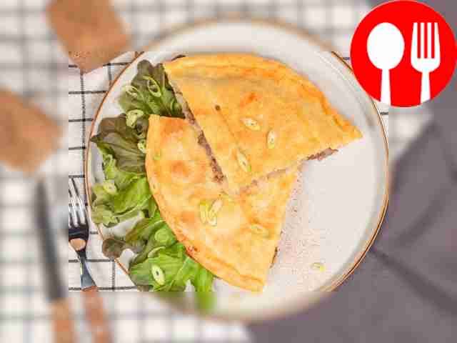 Cut the finished yeast-free meat and potato...