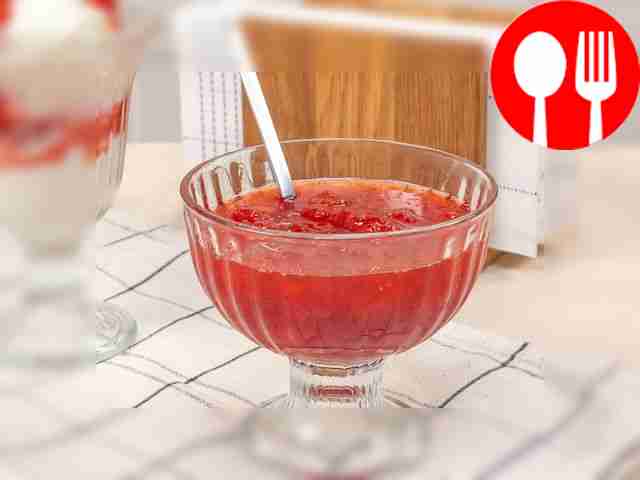 Strawberry confiture with gelatin