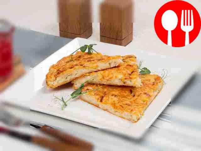 Jellied pie with cabbage and cheese